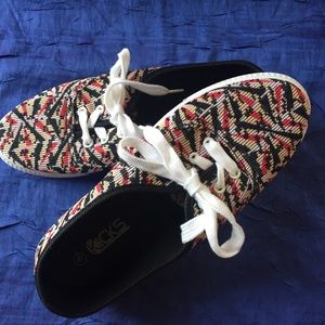 Kicks size 5 Sneakers